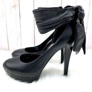 GUESS by Marciano. Black Leather Heels with Bow